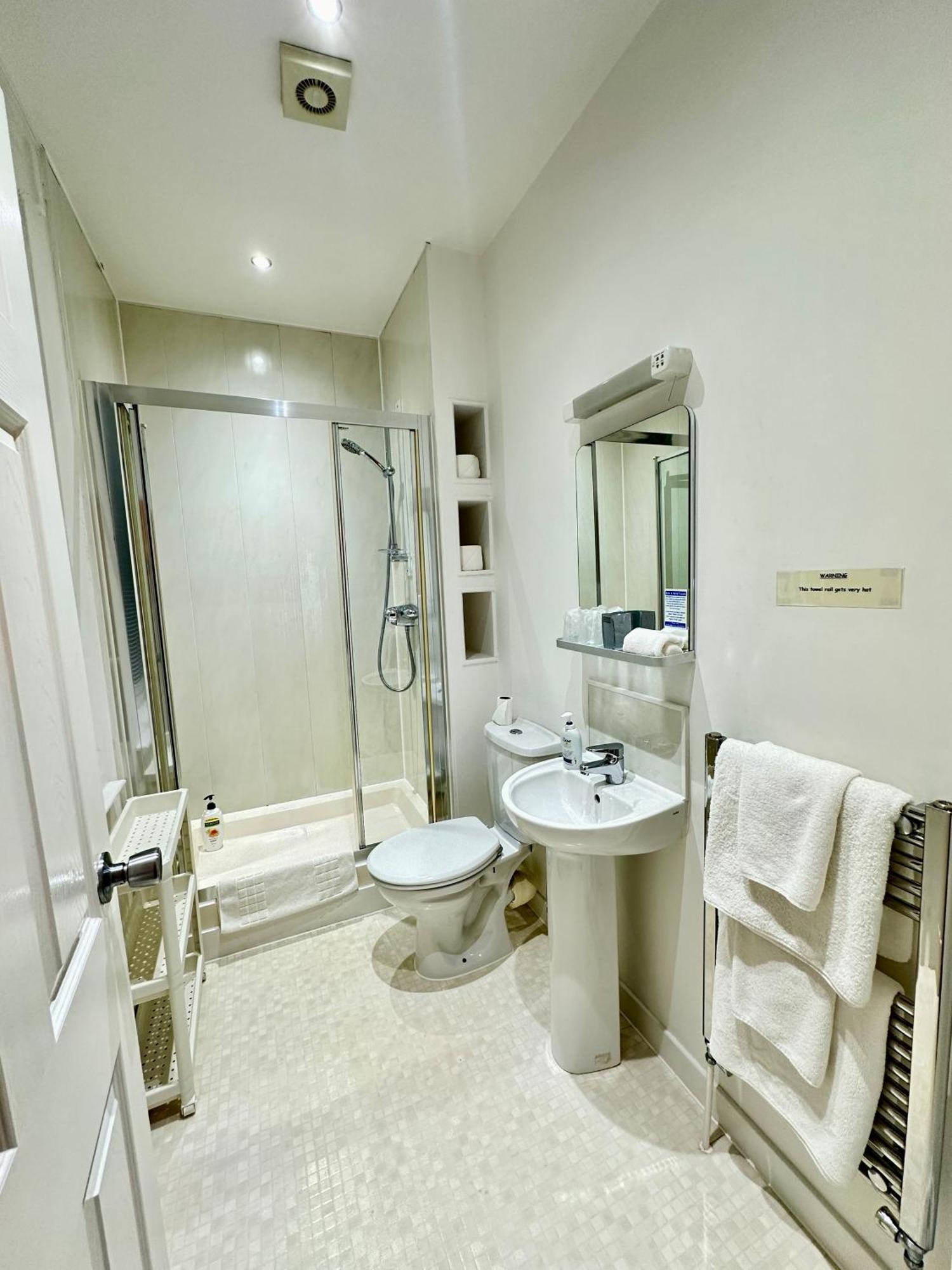 The Elbow Room Kirkcaldy Exteriör bild