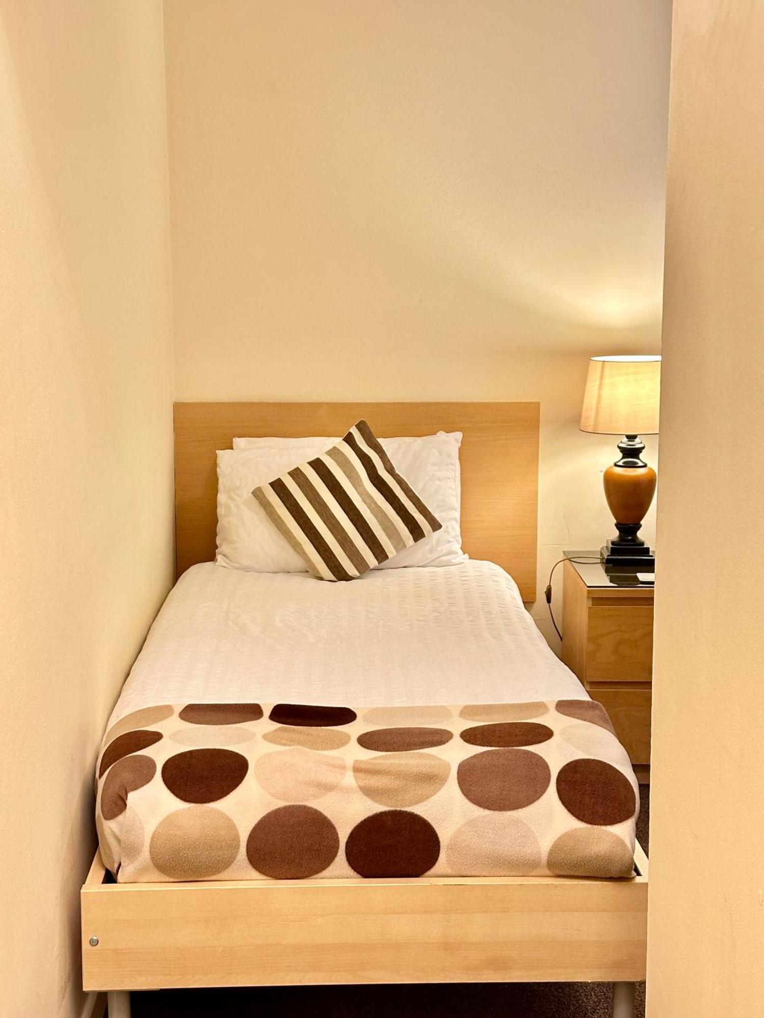 The Elbow Room Kirkcaldy Exteriör bild