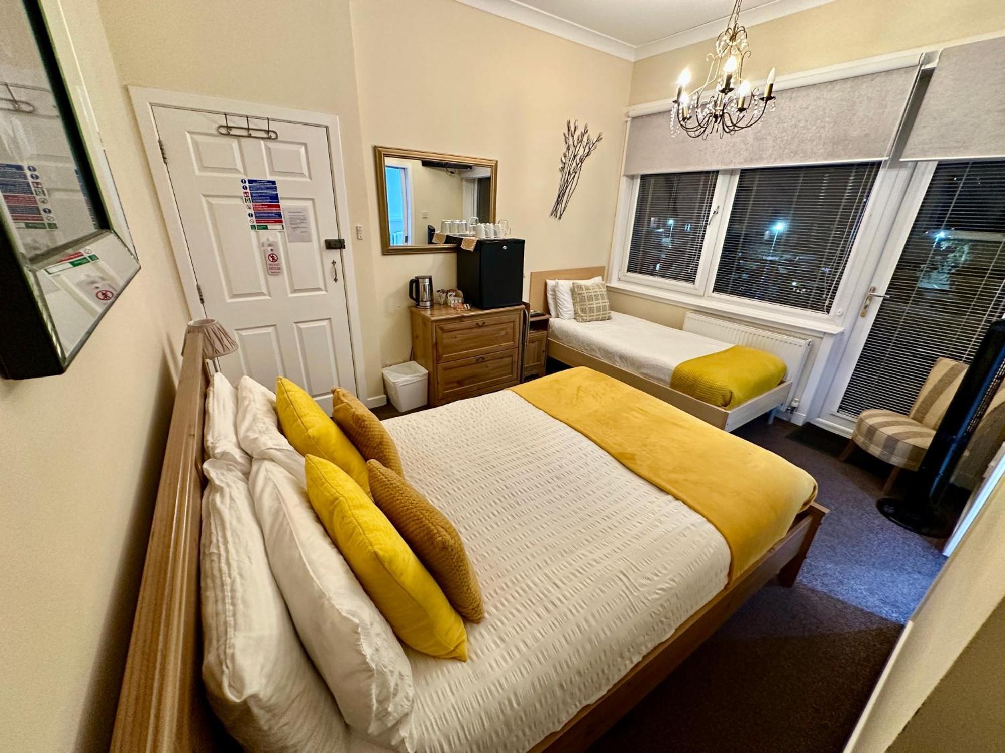 The Elbow Room Kirkcaldy Exteriör bild