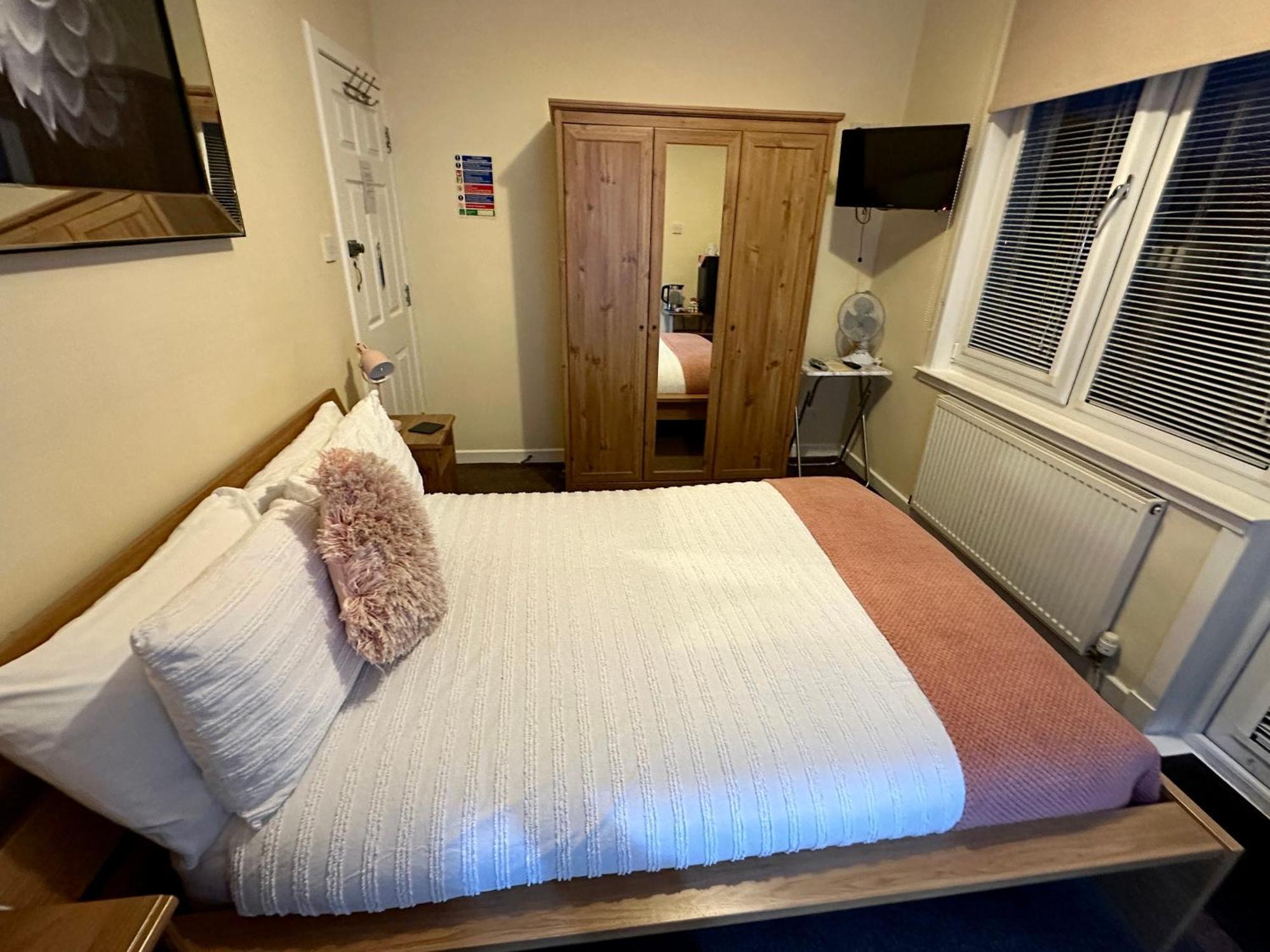 The Elbow Room Kirkcaldy Exteriör bild