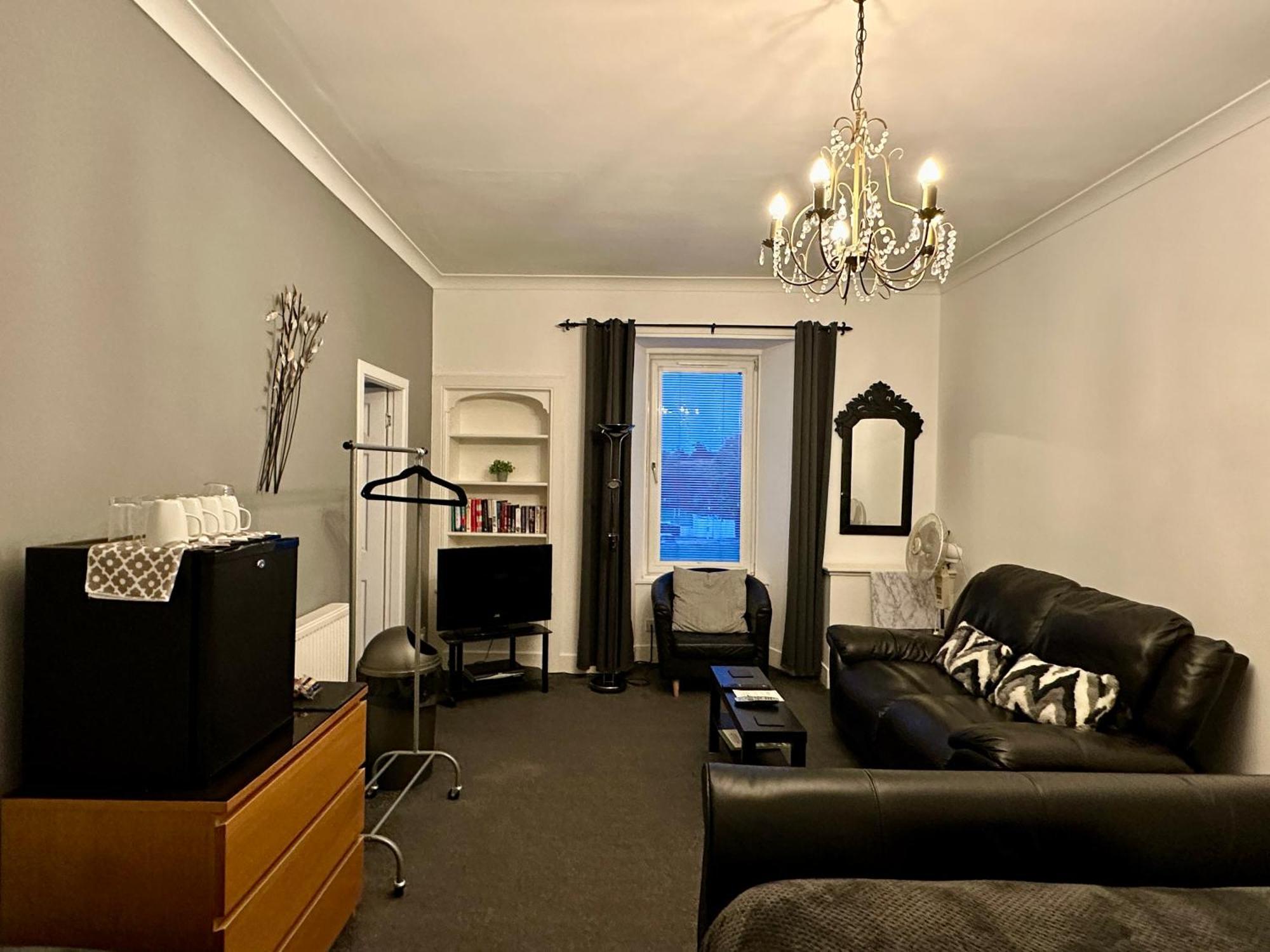 The Elbow Room Kirkcaldy Exteriör bild
